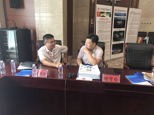 中京建设集团副总裁门轶杰与献县项目负责人讨论献县项目